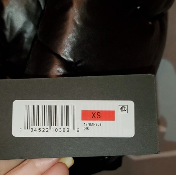 ❗️SOLD❗️Kenneth Cole New York Glossy Puffer Jacket - Picture 10 of 12